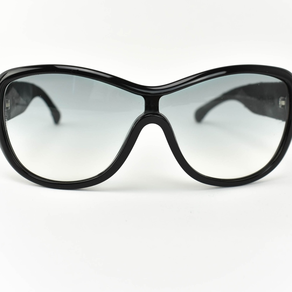 CHANEL: Black/Navy Blue, Tweed & CC Sunglasses de - Picture 4 of 8